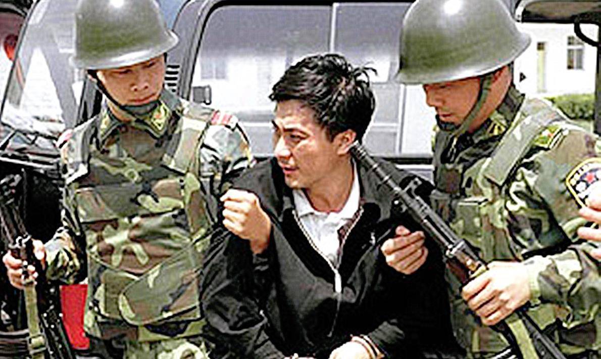 毒王恩人老田演无间道临死前才知兄弟是卧底j9九游会网址是什么原创四川修鞋匠成缅甸(图5)
