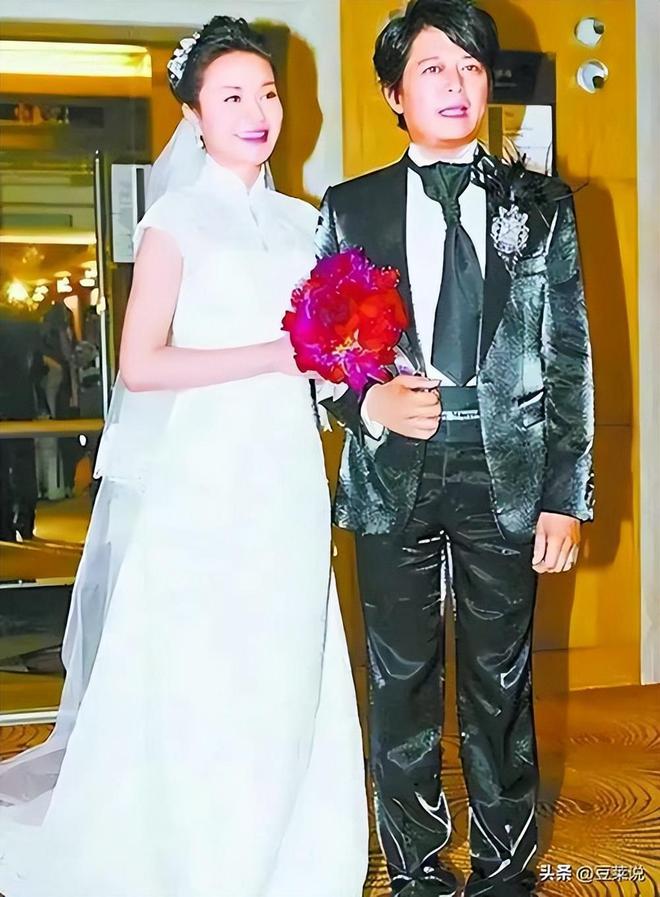 族内斗血亏40亿都是红颜祸水惹的祸九游会网站“一代鞋王”达芙妮衰败家(图11)