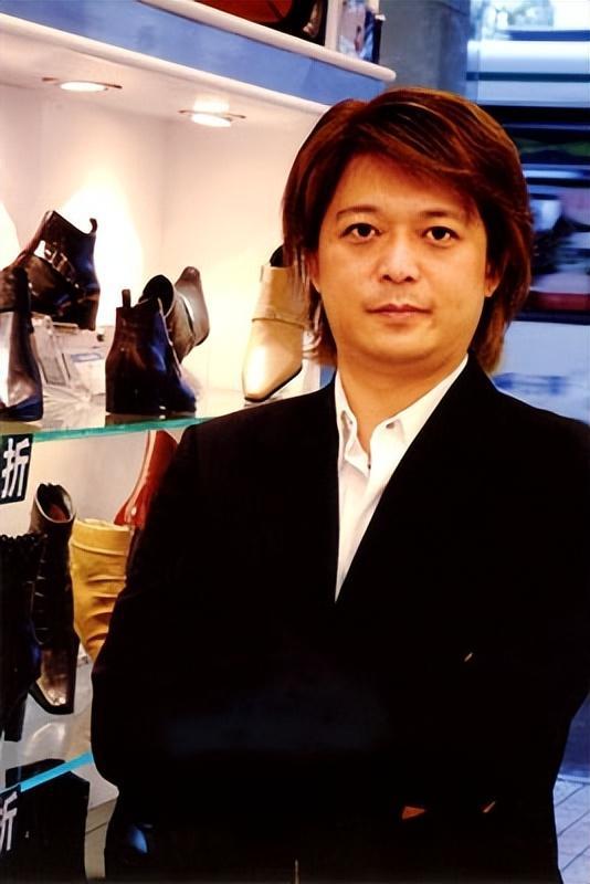 族内斗血亏40亿都是红颜祸水惹的祸九游会网站“一代鞋王”达芙妮衰败家(图1)