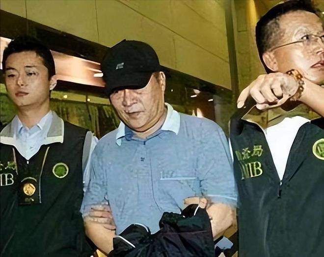 族内斗血亏40亿都是红颜祸水惹的祸九游会网站“一代鞋王”达芙妮衰败家(图8)