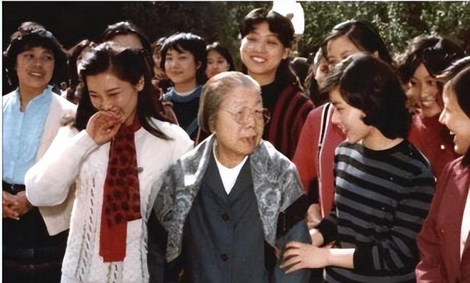 活！豪宅院中学车从客厅到厕所还得骑电三轮j9九游会网址是什么