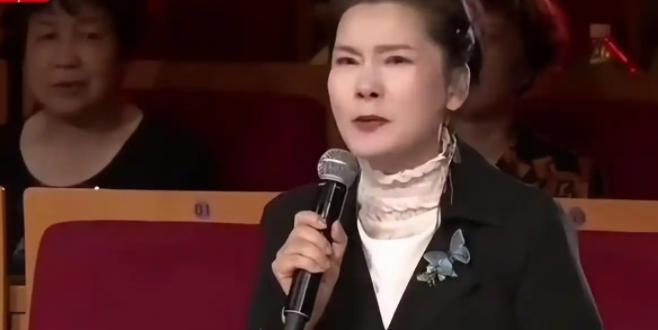 活！豪宅院中学车从客厅到厕所还得骑电三轮j9九游会网址是什么63岁何赛飞晒晚年生(图9)